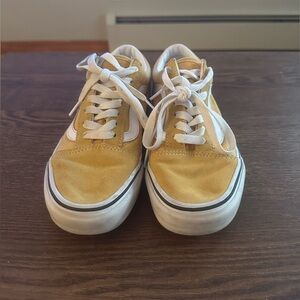 Vans - Old Skool Shoe in Mustard Yellow